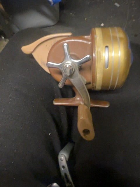 Vintage Eagle Claw fishing reel