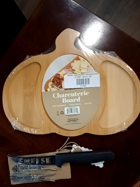 pumkin shape Bamboo charcuterie board