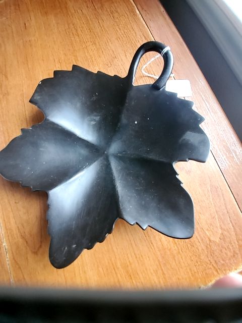 Metal candle holder