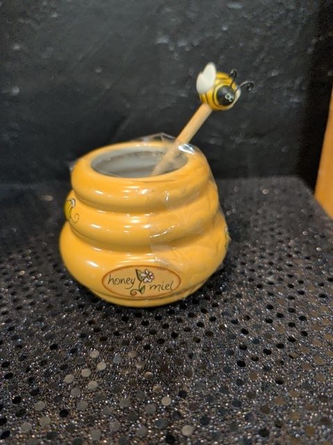 Honey jar w/ wood dipper missing lid