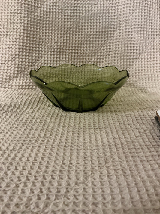 Green Anchor Hocking Vintage Avacado serving bowl, 7.25”