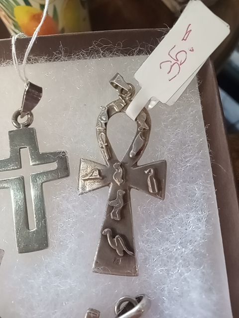Sterling symbol cross