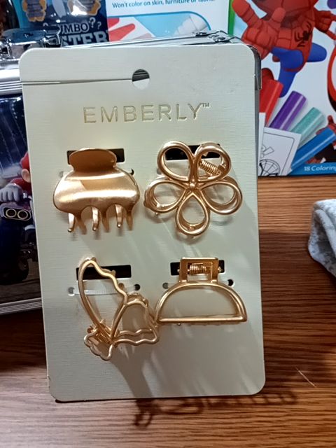 Emberly set of 4 hair clips NWT