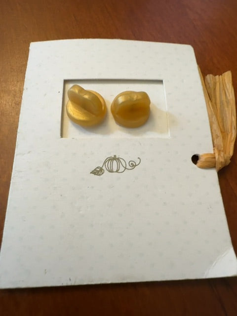 Tiny pumpkin push pin
