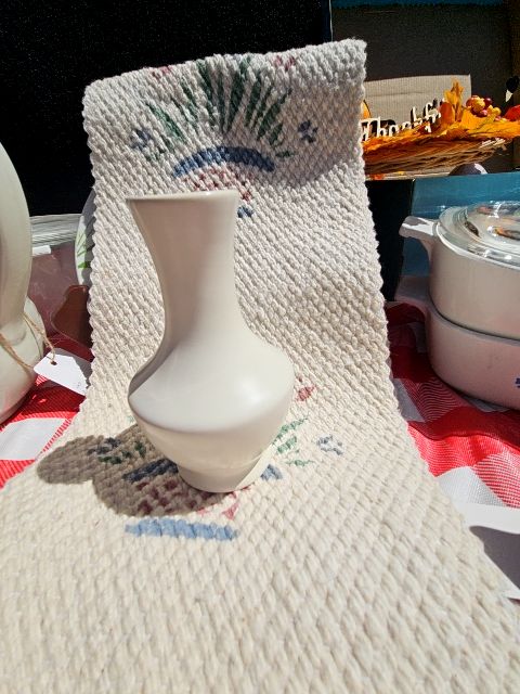 Vintage Haeger mini bid vase  LR