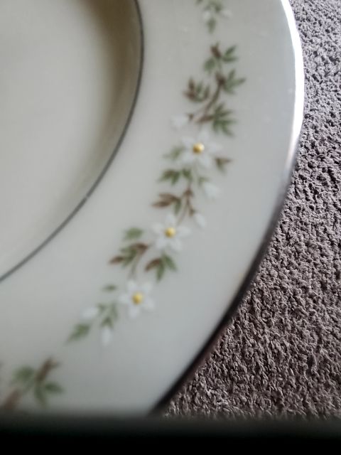 Lenox Daisy 3-tier tidbit tray