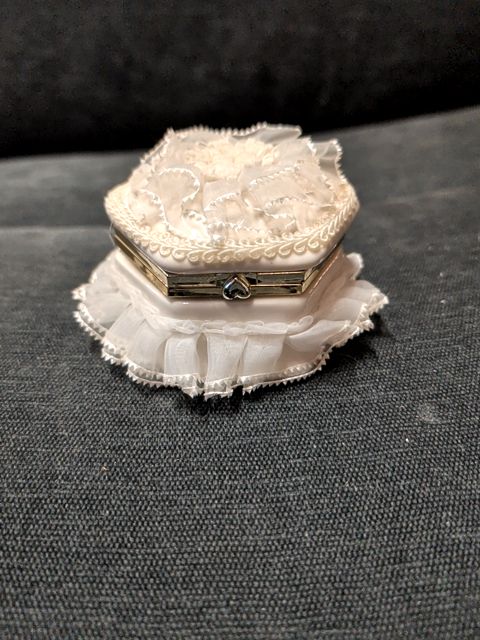Vintage ceramic trinket box