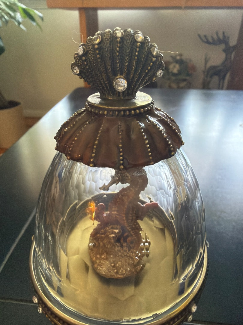 “Seahorse” crystal egg music box