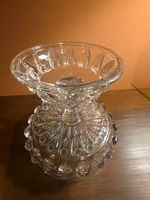 Glass pedestal dish 8"