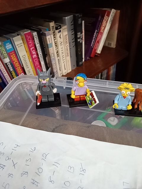 Lego Milhouse with comic Minifigure