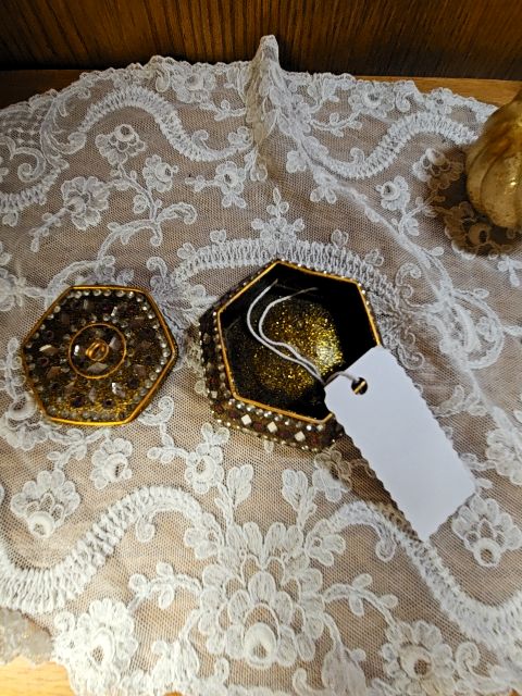Vintage gold Mosaic Jeweled hexagon box LR