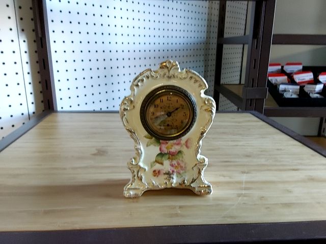 Whitr/Floral Small Face White Porcelain