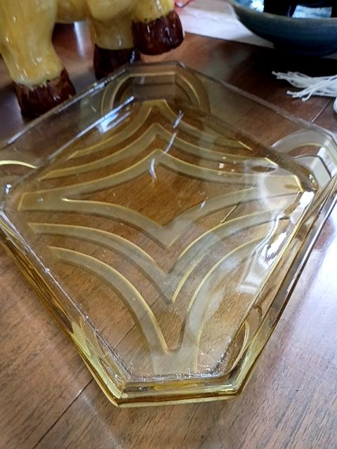 Vintage art deco 10" x 13" serving tray -yellow