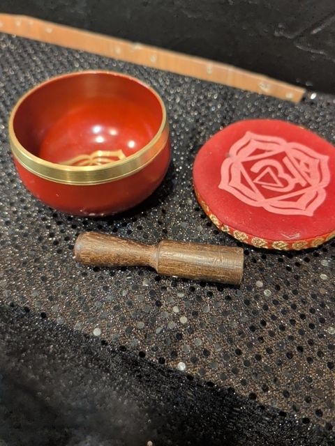 Chakra singing bowl