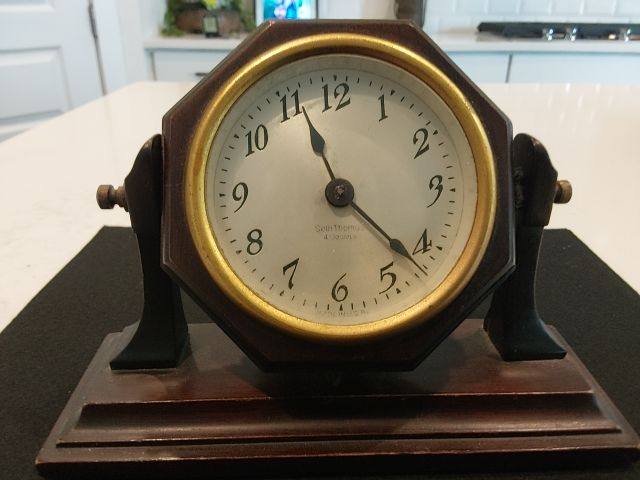 Dark Wood Seth Thomas VintaDesk Clockge, 5" tallX 7" wide