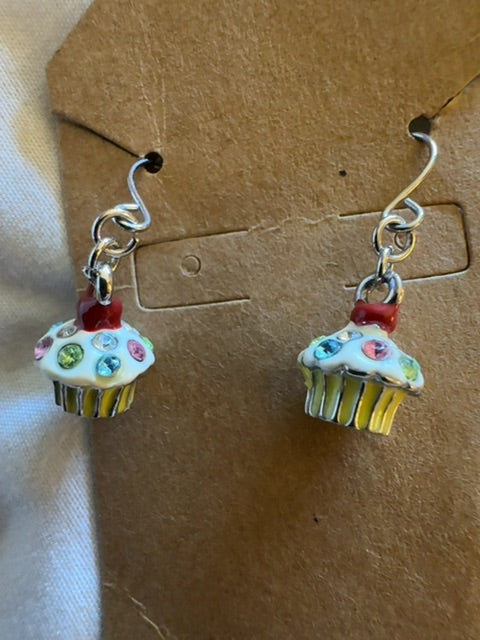 Cupcake dangle earrings