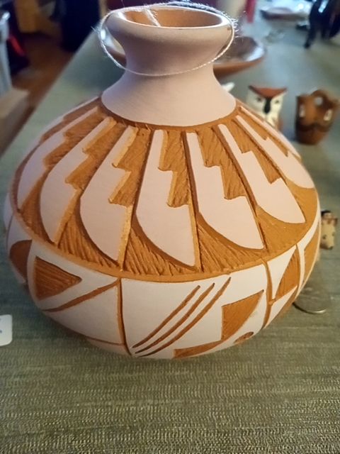 Etched signed DSA Acoma pot