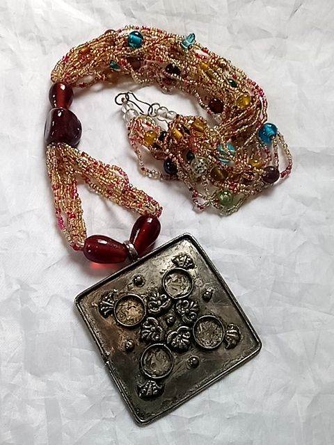 Multicolor Glass bead pendant necklace