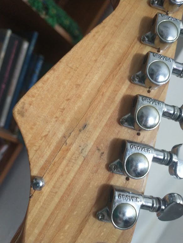 Vintage White Electric Guitar