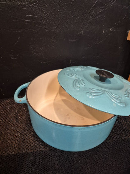 Lt. Blue Chantal Dutch Oven, 6 Qt.