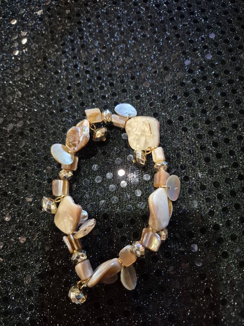 Mother of pearl stretch bracelet