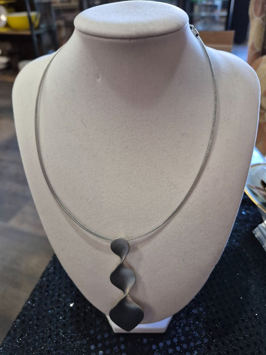 Twisted metal Silver toned pendant and necklace