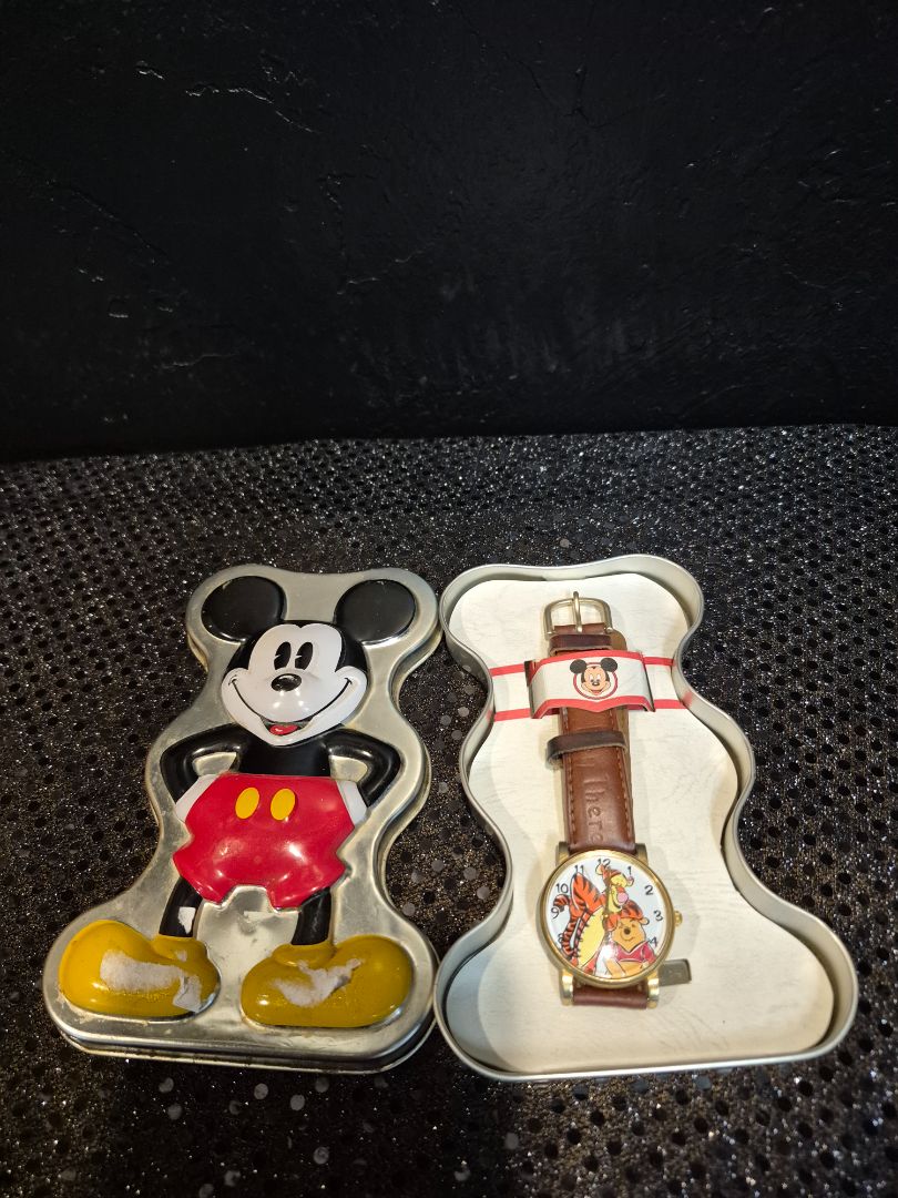 Tigger and pooh Watch in a MIckey Case