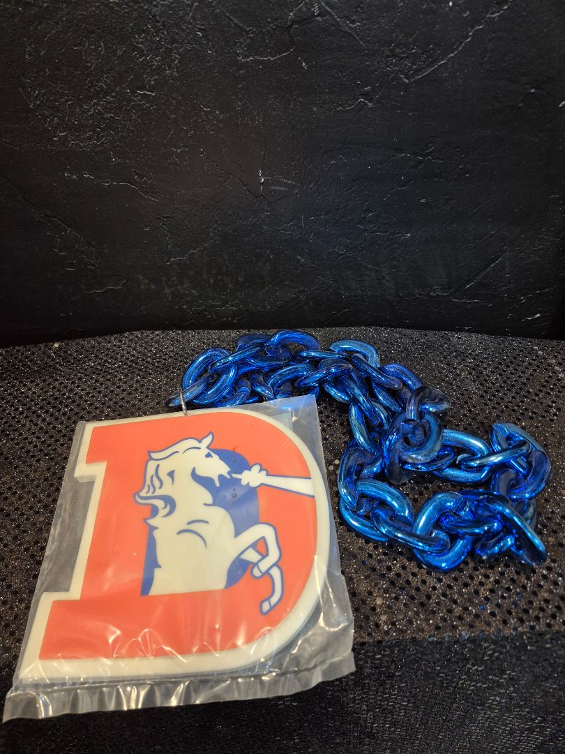 Denver Broncos Throwback NFL Big Logo Fan Chain Foam Necklace
