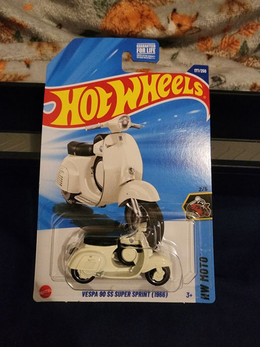 White  HotWheels: Vespa 90 SS Super Sprint (1966)