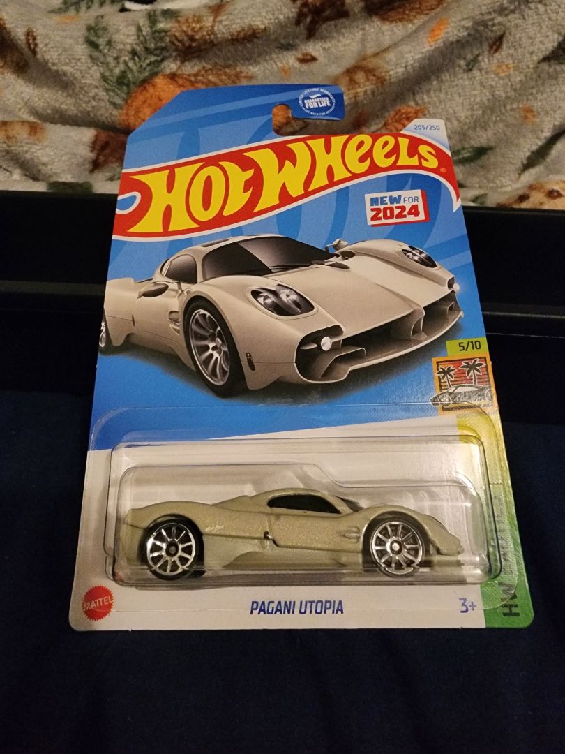 Light Gray  HotWheels: Pagani Utopia