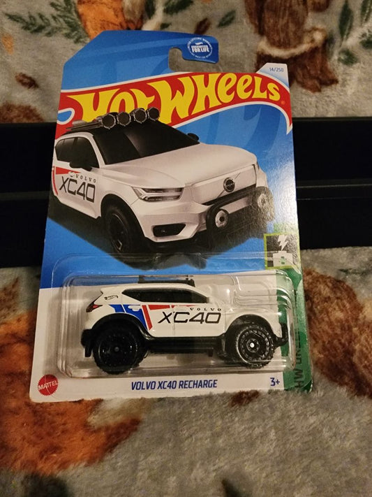 White  HotWheels: Volvo XC40 Recharge