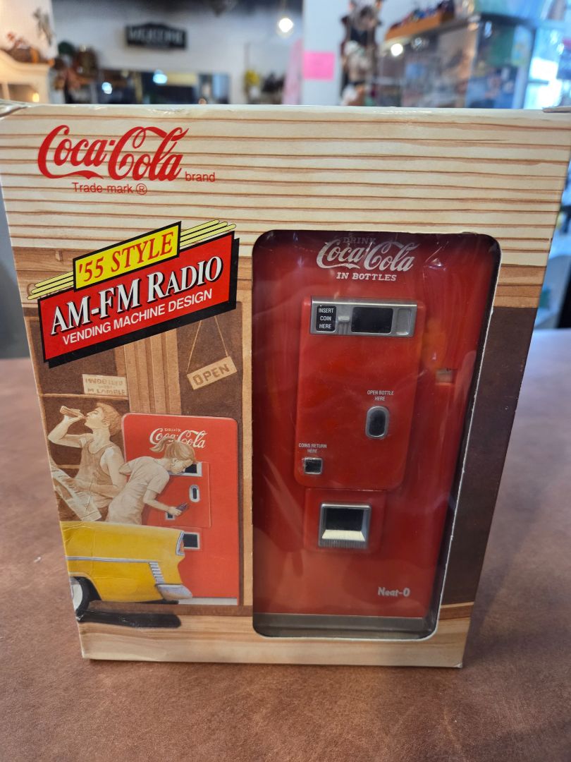 Vintage Coca Cola Vending AM-FM Radio '55 style