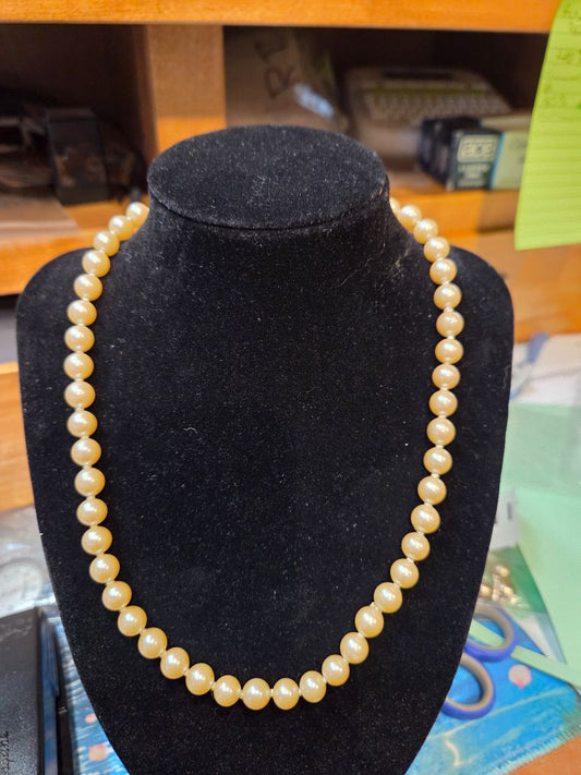 Vintage 14k Clasp Luminous Natural 8mm Pearl String knotted Pearls