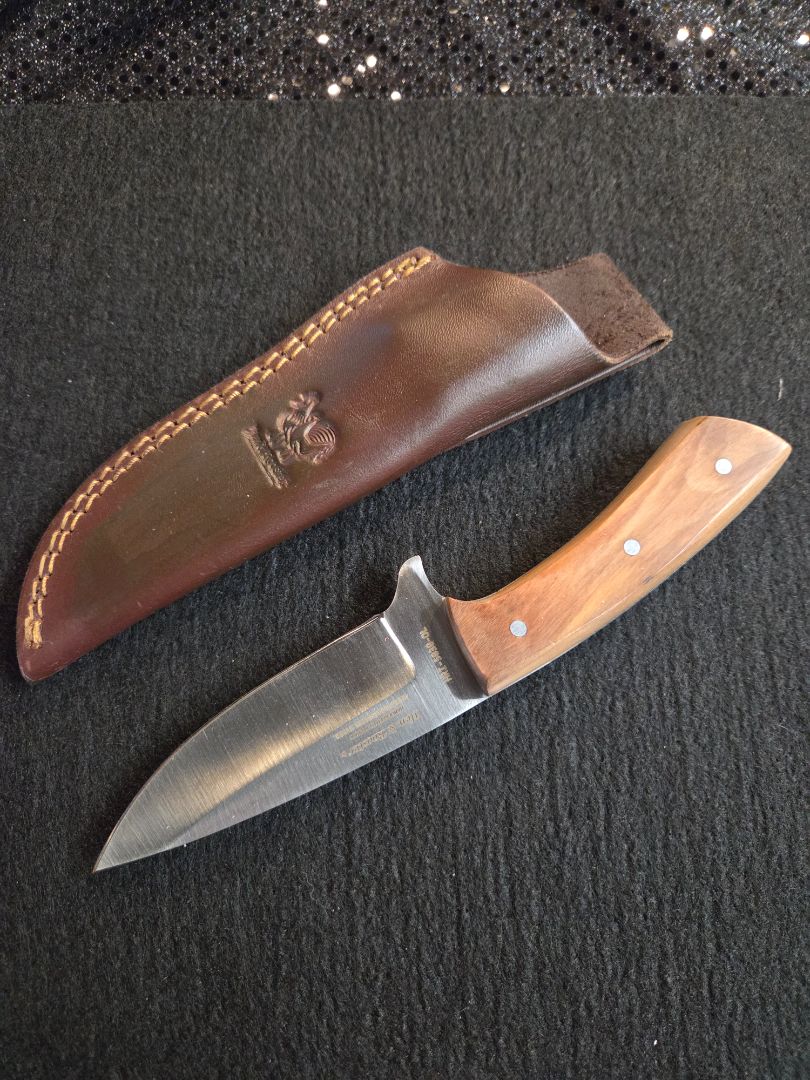 Knife Olive Wood Stainless Blade leather sheath Hen and Rooster