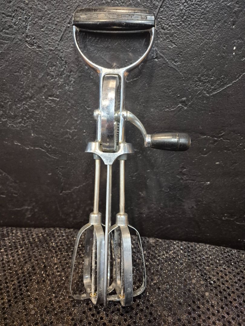 Vintage Best Egg Beater Manual Crank
