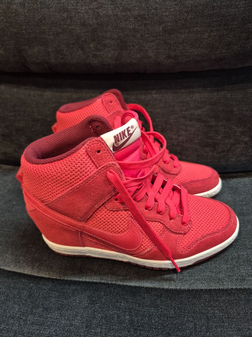 Nike Hidden Wedge Red size 6.5