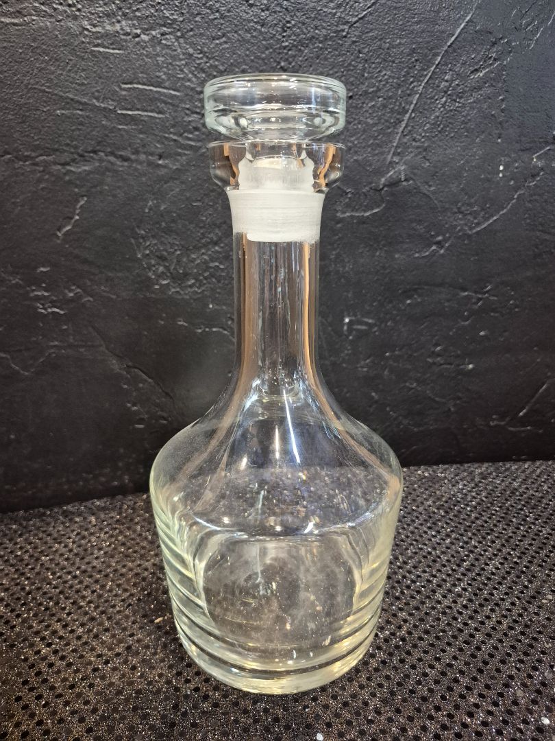 Clear Decanter with Stopper
