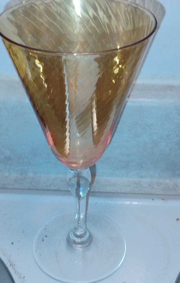 Amber  Amber Optic Swirl Wine Glass
