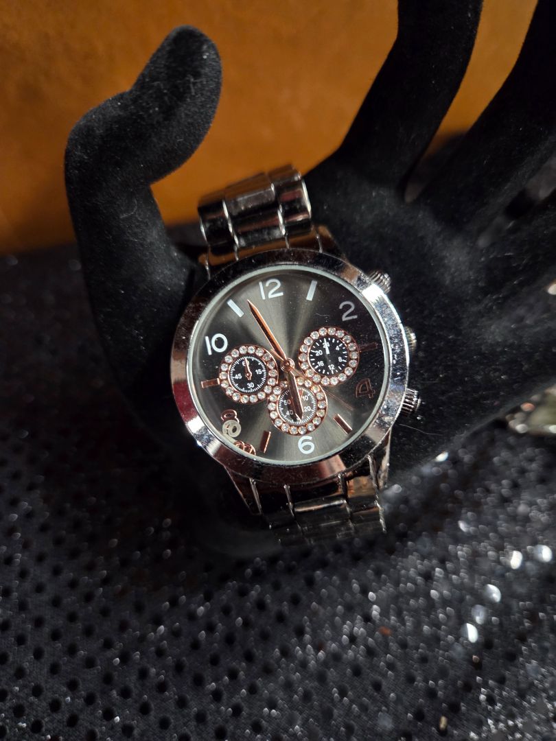 Watch Quartz Ladies Round Black/Pewter