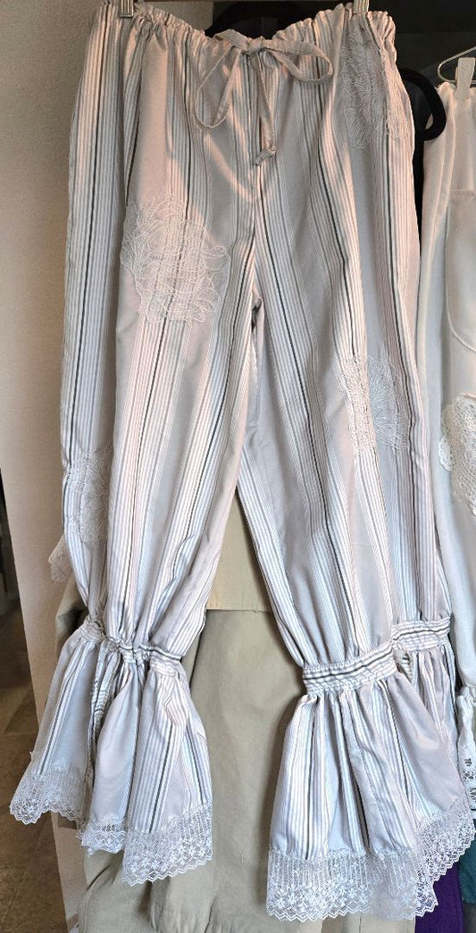 pantaloons gray stripe with appliqued flowers
