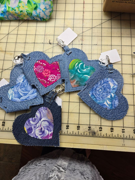 Heart CC clip on pouch