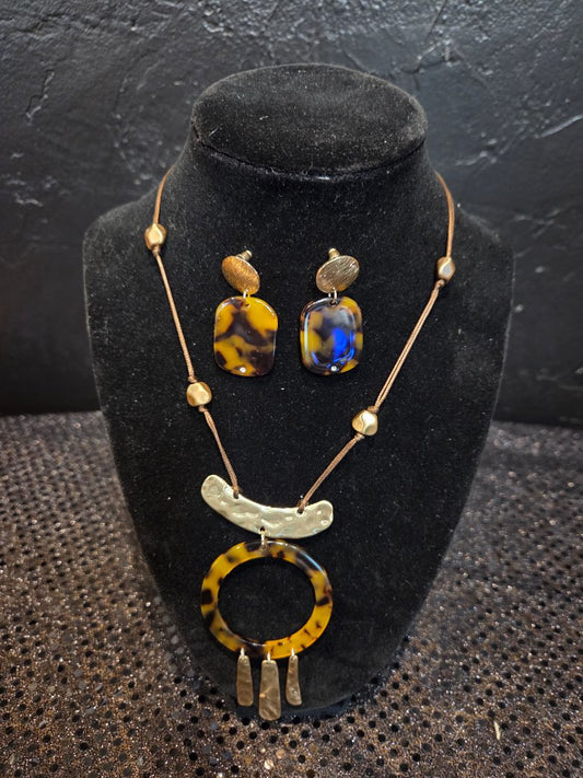 Jewelry Gold Toned Hammered Metal and Tortoiseshell Geometric Pendant and Earrings