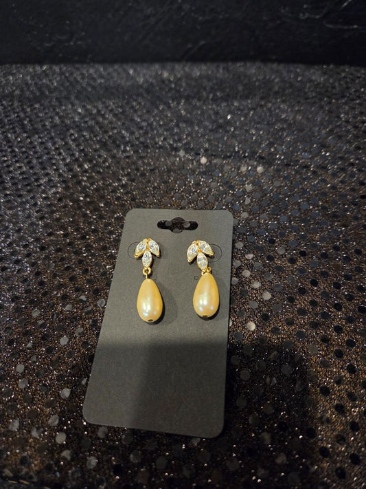 Jewelry Gold plated brass teardrop earrings faux pearls