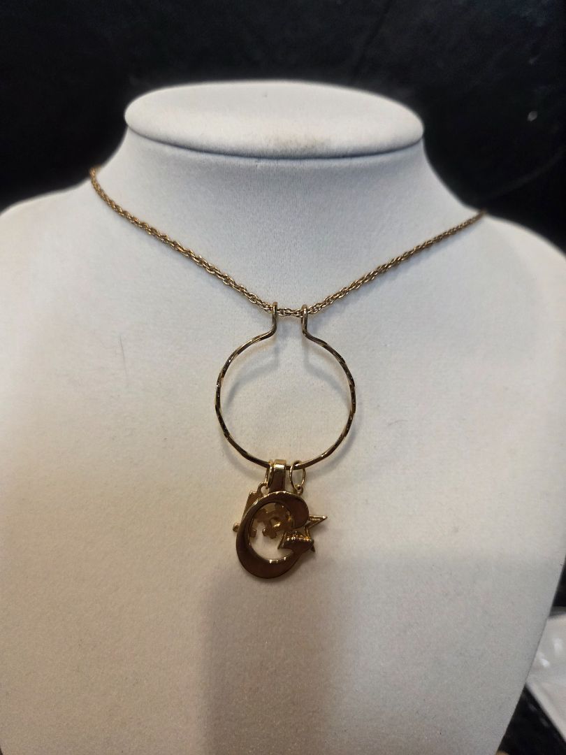 Jewelry Avon G pendant necklace