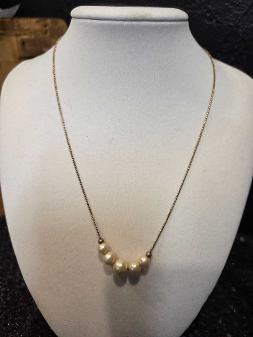 Vintage Avon Floating 5 faux pearl bead necklace