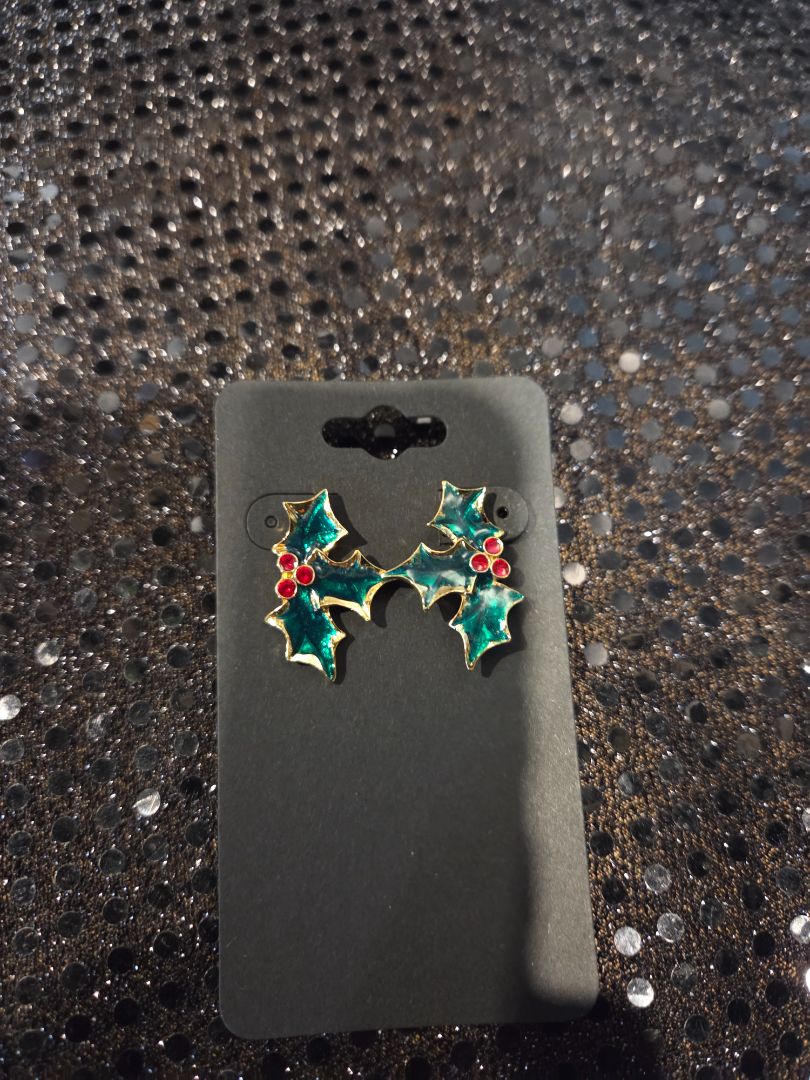 Vintage Enamel Christmas Holly Berry earrings