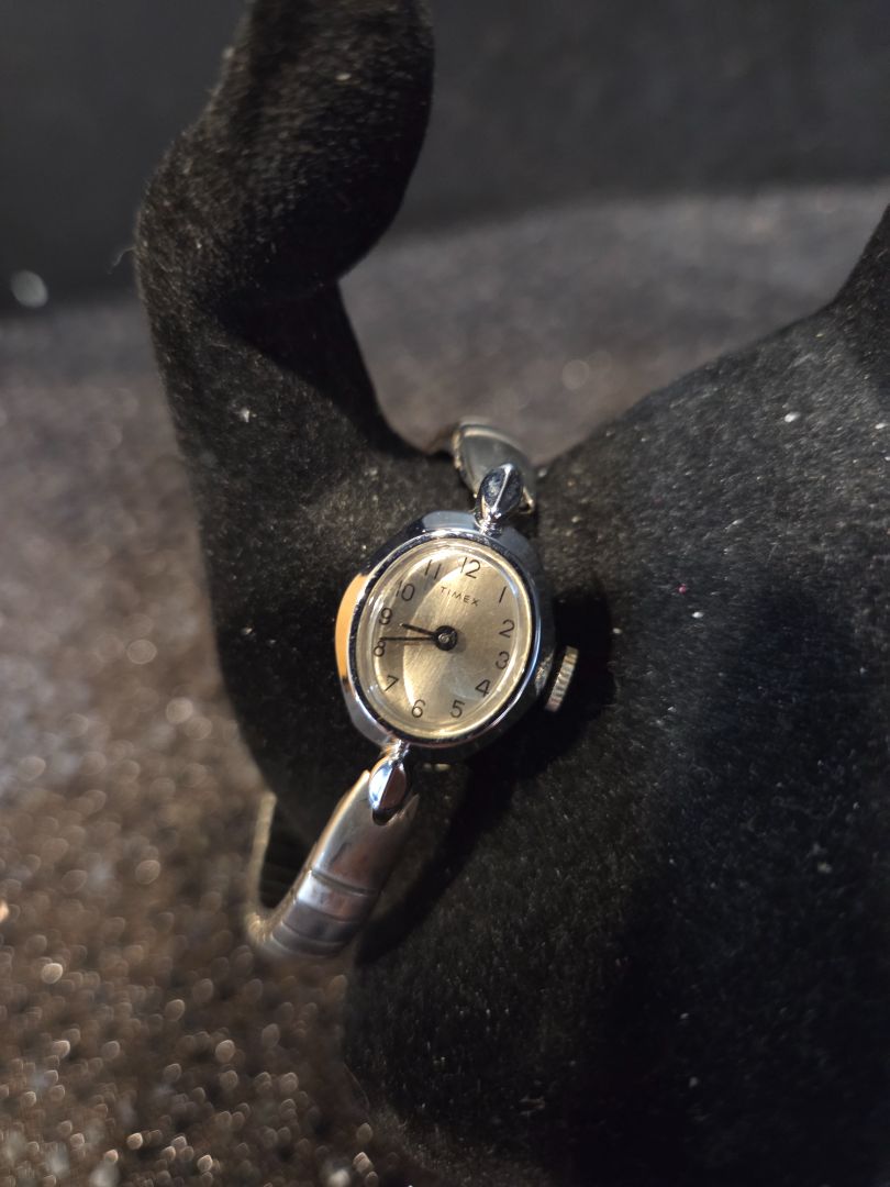 Vintage Womens Timex wrist watch stretch band
