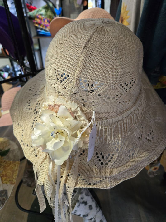 Bucket hat crocheted w flower