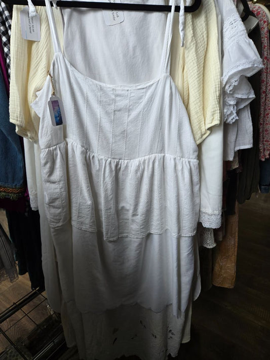 Dress 3 tiered white w lace