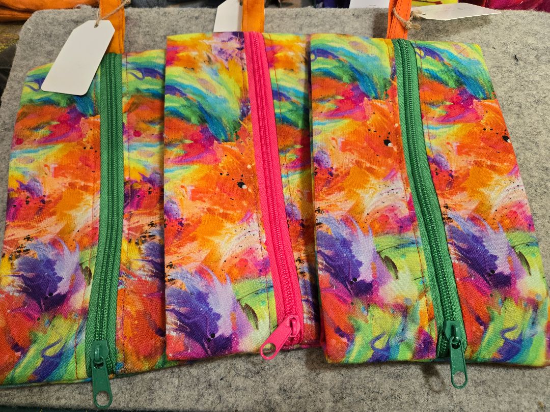 Pouch accordian rainbow